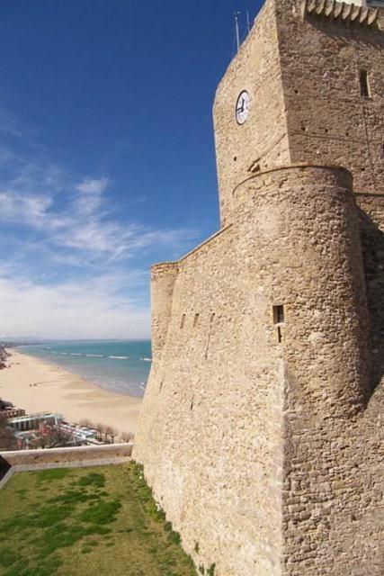 شقة La Casa Sotto L'Arco تيرمولي المظهر الخارجي الصورة